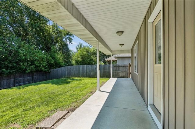 21809 Lombardo Lane, Peculiar, MO 64078