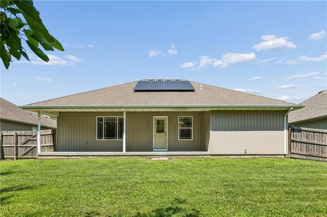 21809 Lombardo Lane, Peculiar, MO 64078