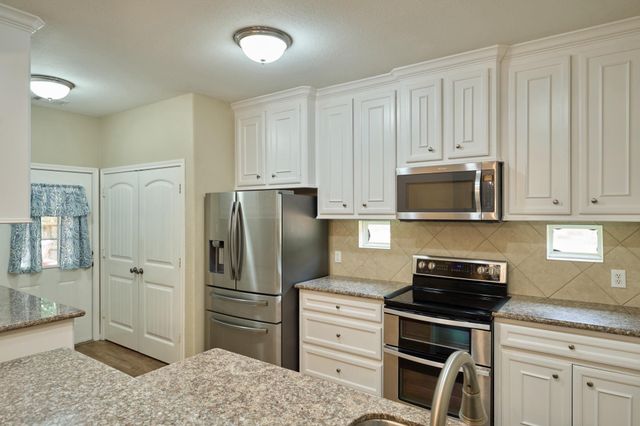 11359 Burning Tree Drive, Montgomery, TX 77356