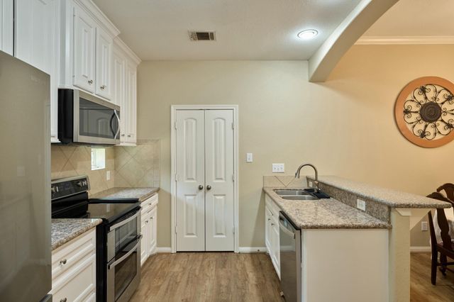11359 Burning Tree Drive, Montgomery, TX 77356