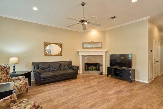 11359 Burning Tree Drive, Montgomery, TX 77356