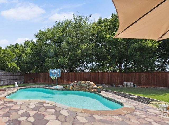 2018 Spring Creek Drive, Midlothian, TX 76065