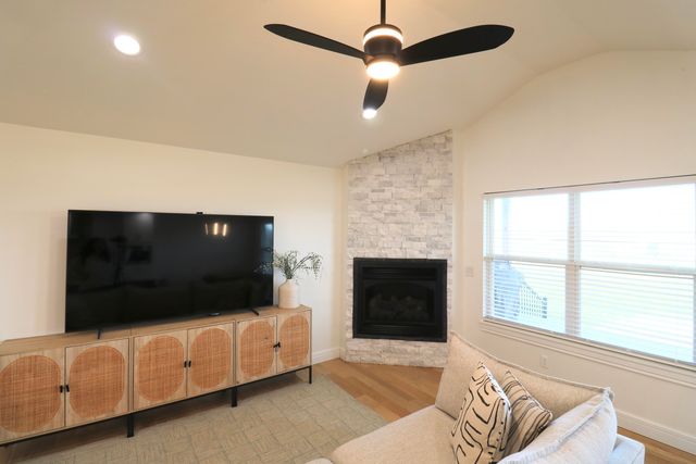 1354 Napper Road, Billings, MO 65610