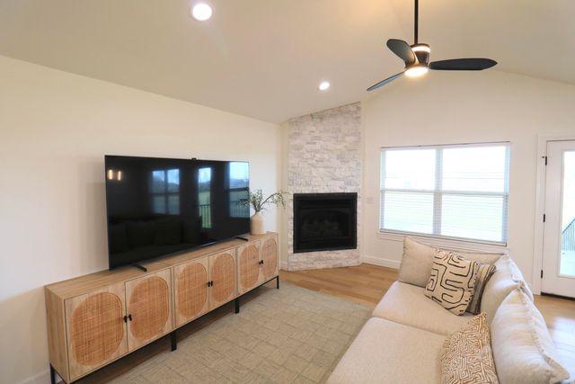 1354 Napper Road, Billings, MO 65610