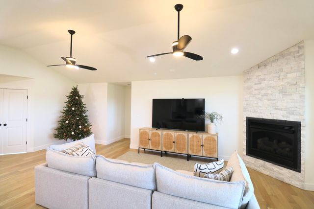 1354 Napper Road, Billings, MO 65610