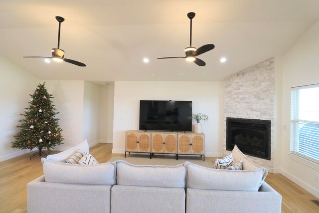 1354 Napper Road, Billings, MO 65610