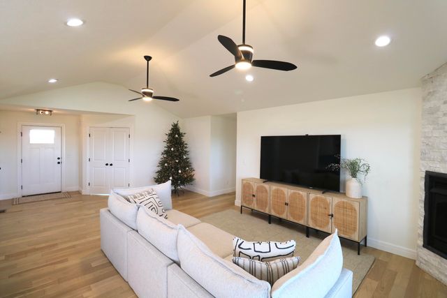 1354 Napper Road, Billings, MO 65610