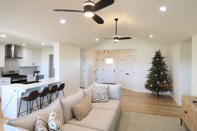 1354 Napper Road, Billings, MO 65610