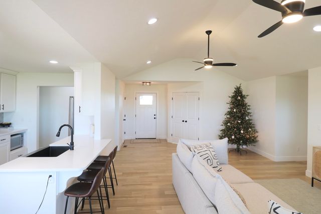 1354 Napper Road, Billings, MO 65610