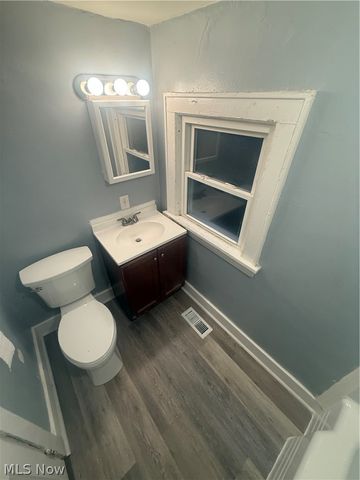 56 E Mapledale Avenue, Akron, OH 44301