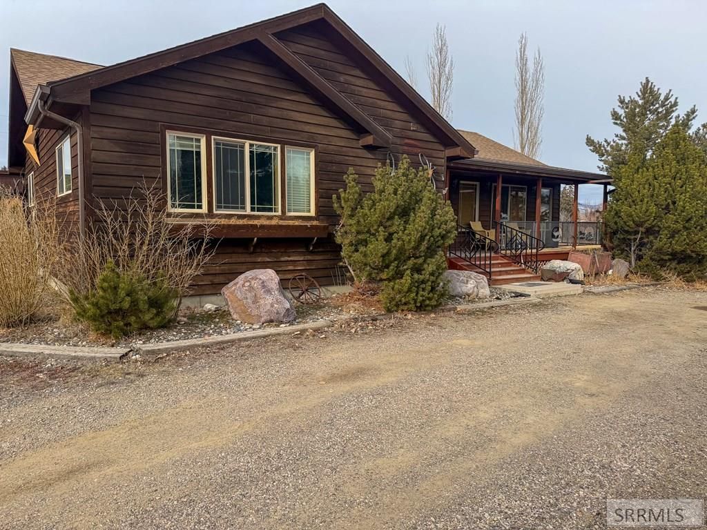 Image 4 of property listing at 58 Crane Lane, Challis, ID 83226