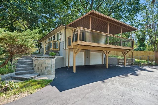 10015 E 31st Street, Independence, MO 64052