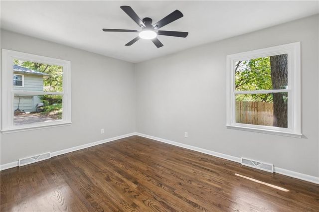 10015 E 31st Street, Independence, MO 64052