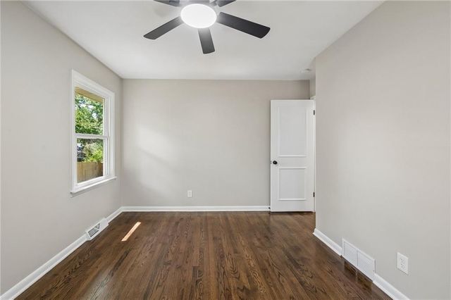 10015 E 31st Street, Independence, MO 64052