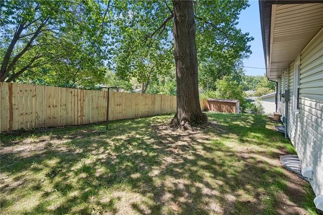 10015 E 31st Street, Independence, MO 64052