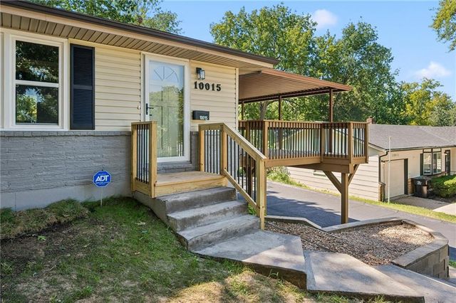 10015 E 31st Street, Independence, MO 64052