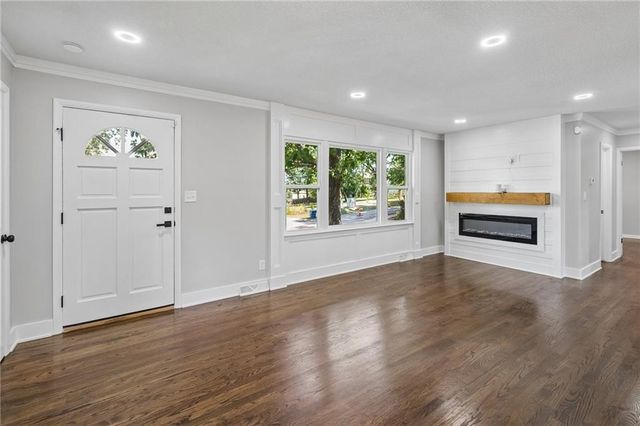 10015 E 31st Street, Independence, MO 64052