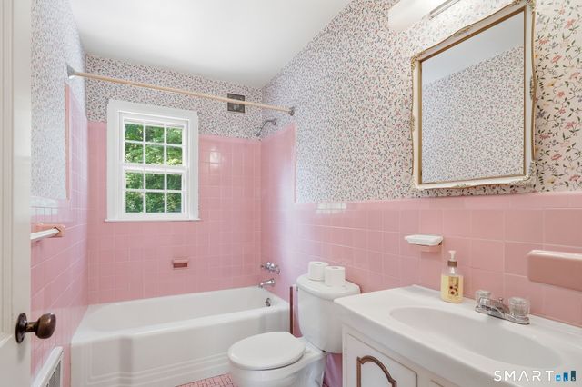 87 White Birch Lane, Stamford, CT 06905