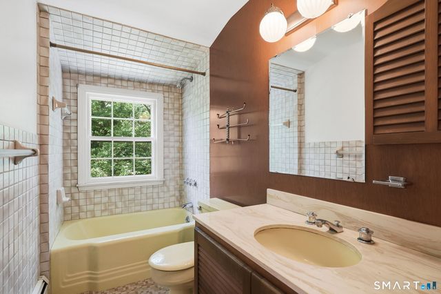 87 White Birch Lane, Stamford, CT 06905