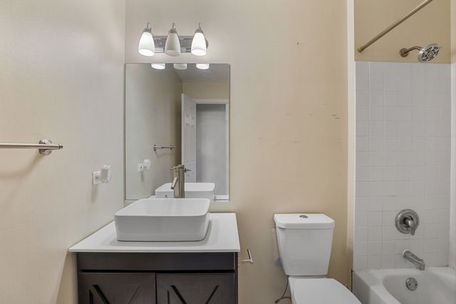 764 N Gary Avenue 110, Carol Stream, IL 60188