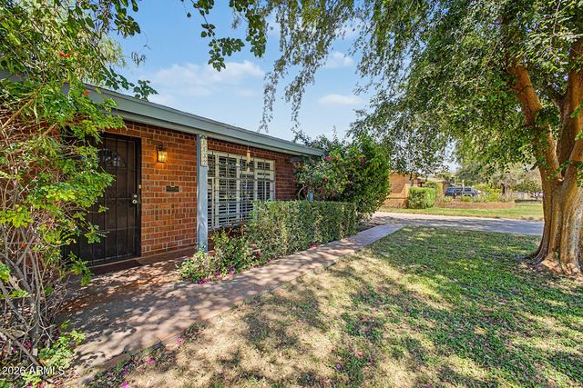 1132 E FLYNN Lane, Phoenix, AZ 85014