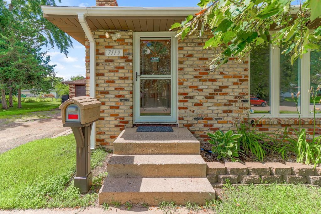 7119 Kyle Avenue N, Brooklyn Center, MN 55429