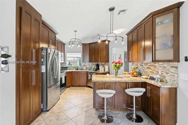 17851 NW 19th St 17851, Pembroke Pines, FL 33029