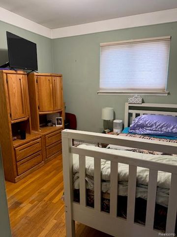 4780 S Tuxedo Drive, Warren, MI 48092