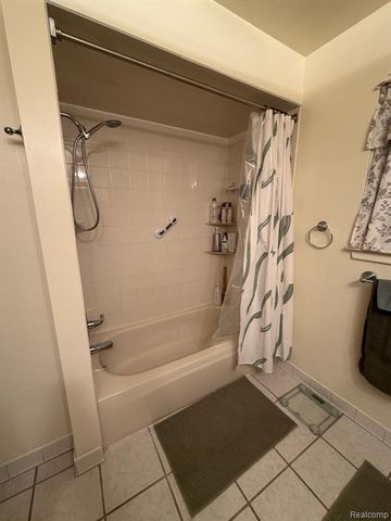 4780 S Tuxedo Drive, Warren, MI 48092