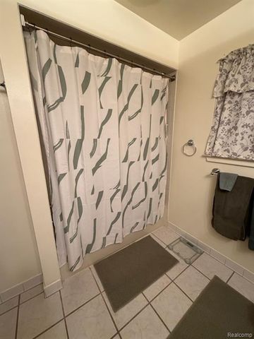 4780 S Tuxedo Drive, Warren, MI 48092