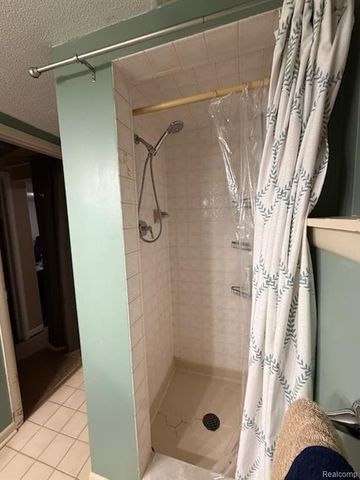 4780 S Tuxedo Drive, Warren, MI 48092