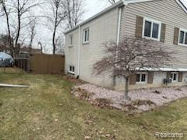 4780 S Tuxedo Drive, Warren, MI 48092