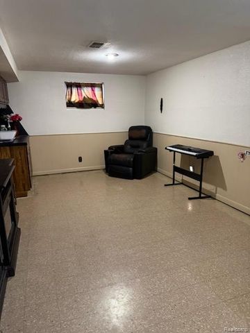 4780 S Tuxedo Drive, Warren, MI 48092