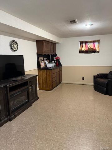 4780 S Tuxedo Drive, Warren, MI 48092