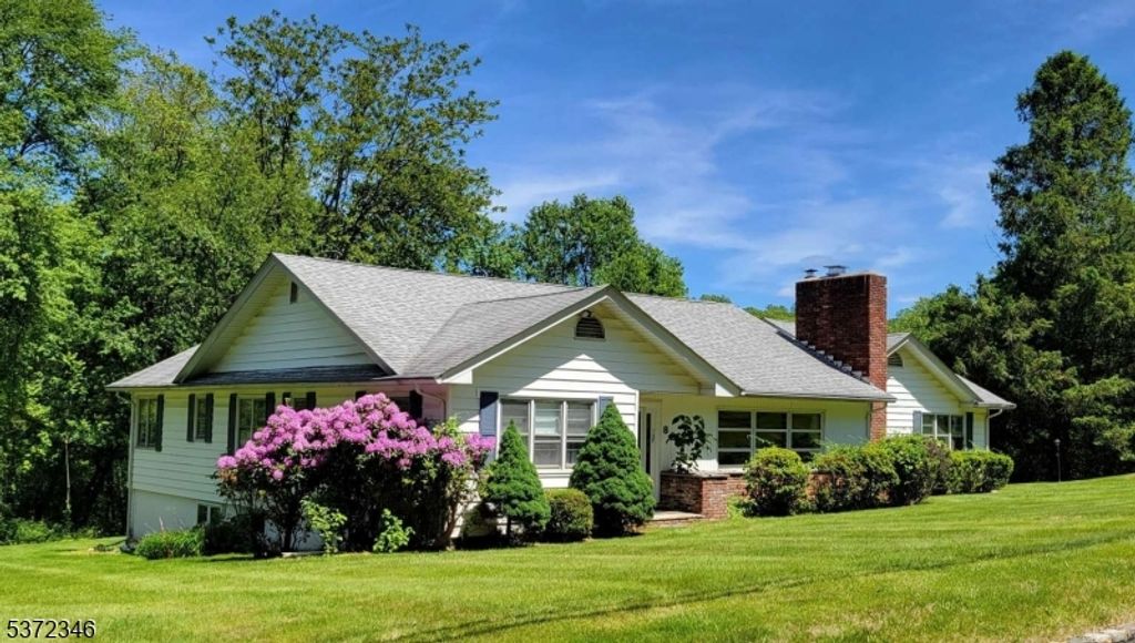 82 Mountainside Dr, Randolph Twp., NJ 07869