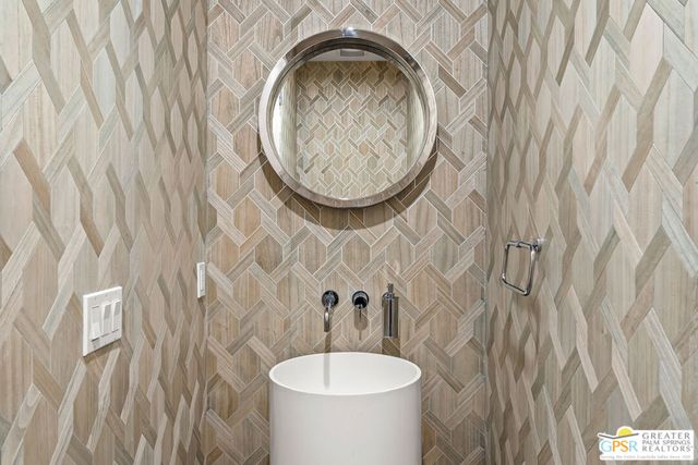 623 Bliss Way, Palm Springs, CA 92262