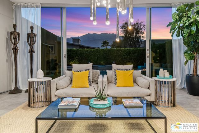 623 Bliss Way, Palm Springs, CA 92262