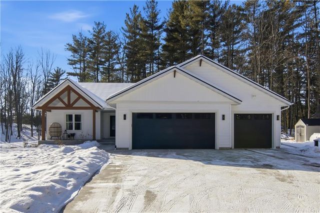 E10034 331st Avenue, Eau Claire, WI 54703