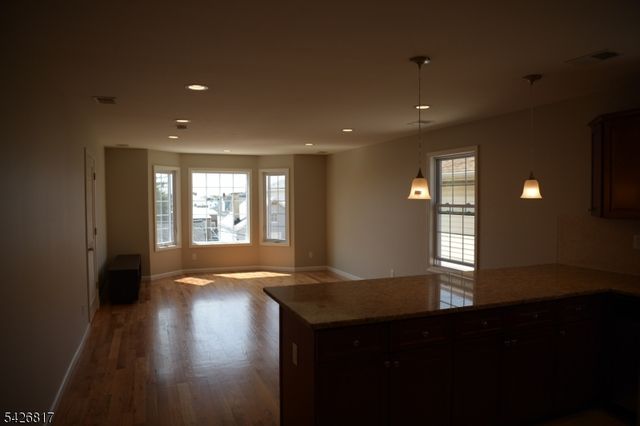 28 Davis St, Harrison Town, NJ 07029