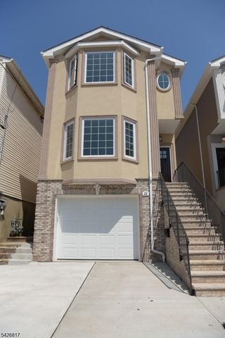 28 Davis St, Harrison Town, NJ 07029