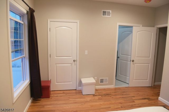 28 Davis St, Harrison Town, NJ 07029