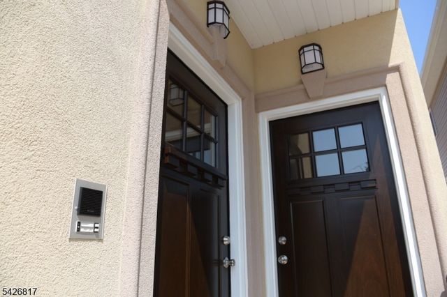 28 Davis St, Harrison Town, NJ 07029