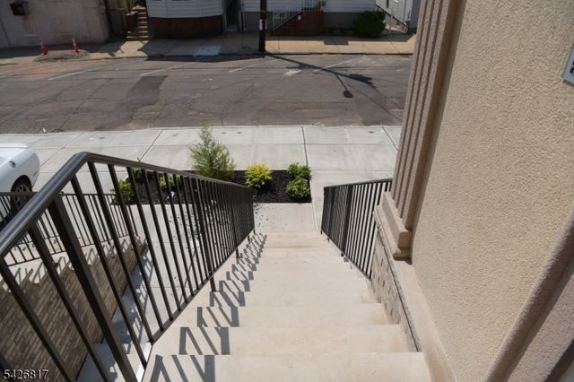 28 Davis St, Harrison Town, NJ 07029