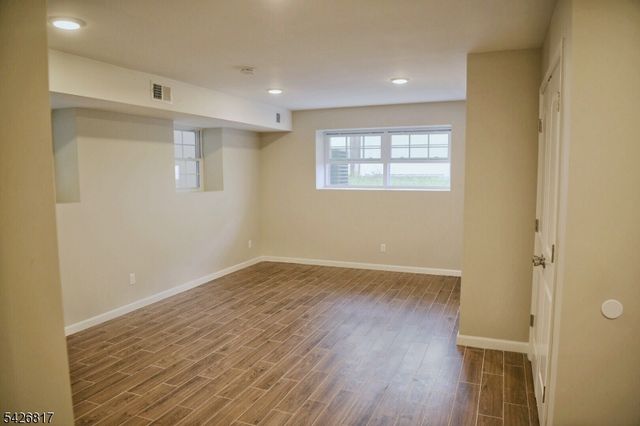 28 Davis St, Harrison Town, NJ 07029