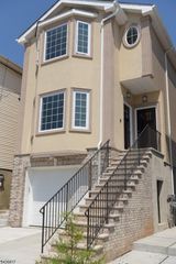 28 Davis St, Harrison Town, NJ 07029