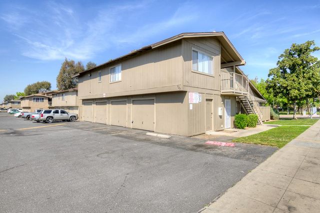 820 Sherwood Way, Madera, CA 93638