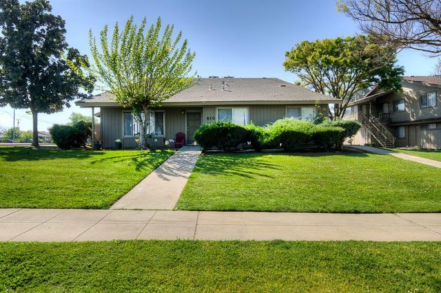 820 Sherwood Way, Madera, CA 93638