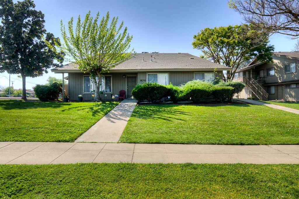 Image 7 of property listing at 820 Sherwood Way, Madera, CA 93638