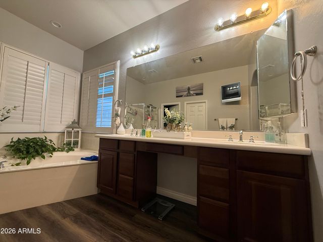 10709 E KNOWLES Avenue, Mesa, AZ 85209