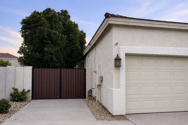 10709 E KNOWLES Avenue, Mesa, AZ 85209